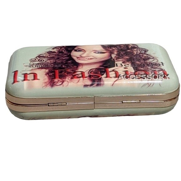 Clutch or Cross body gold chain strap kiss closure novelty and whimsical - Picture 7 of 8